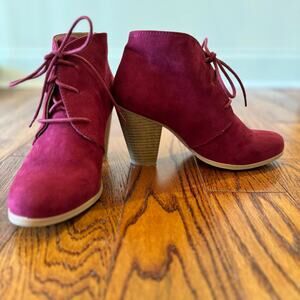 Maurice Daphne Faux Suede Heeled Ankle Bootie Women's Shoes 7.5 Boho Burgundy